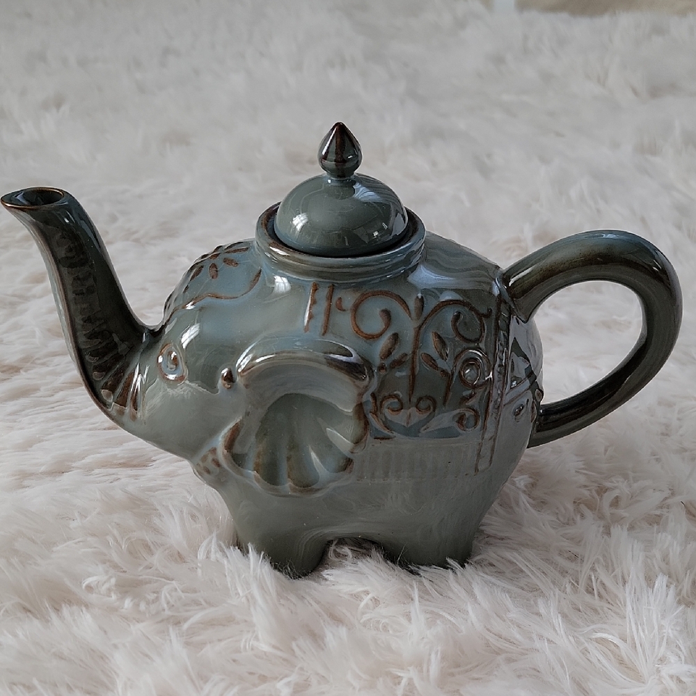 Pier 1 Imports Elephant Teapot Stoneware Kitchen Houseware Distressed Gray Brown